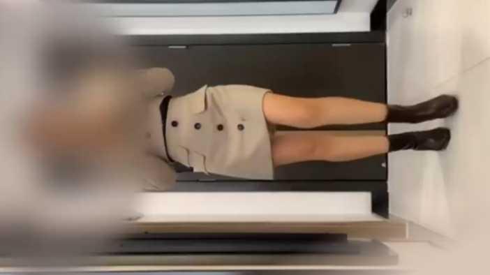 绿帽绿奴淫妻换妻！淫荡人妻背着老公约炮刚下班直接来酒店